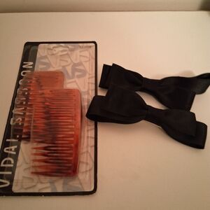 Bundle Of 2 Pairs Of Hair Accessories